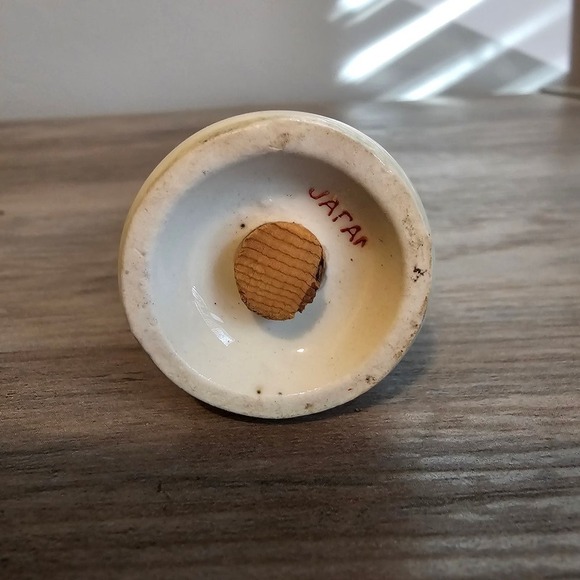 Vintage Japanese Women Salt Shaker Figurine Asian 4" Yellow Dress - Picture 5 of 8